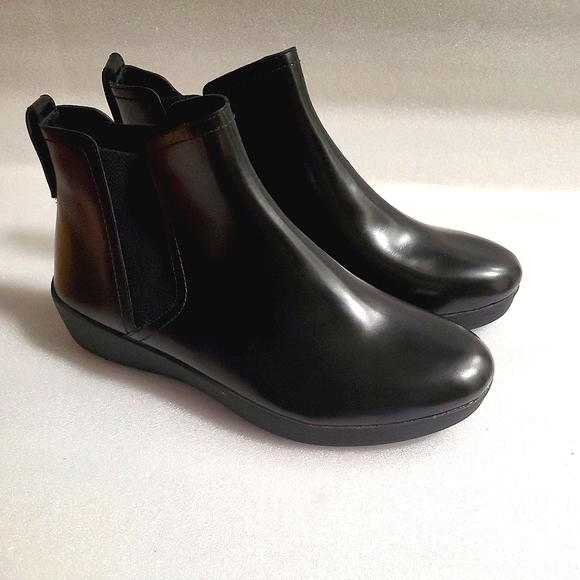 Fitflop Shoes - Superchelsea Pull On Leather Ankle Boots.